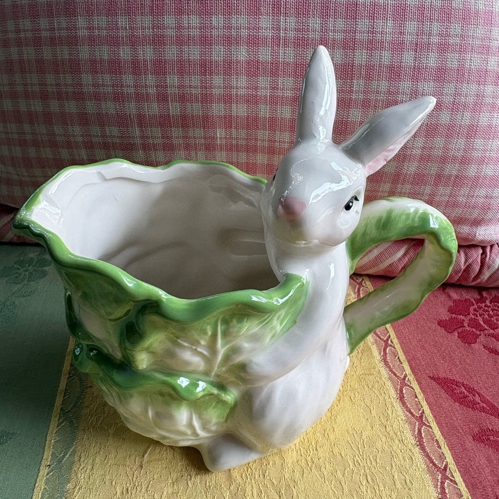 Brand new Arlington Designs Rabbit 🐇 Cabbage 🥬 Pitcher Measurements: 7" x 4"